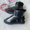 2022 Femmes Classic Winter Bottes de neige Designer Australie Australie Chaussures claires Femmes Fourrure Furry Girls Satin Boot Bottines Cheville Genou Court EU35-42