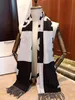 Sciarpa calda con nappa in cashmere di fascia alta per coppie di moda femminile autunno/inverno 2022 in lana nuova