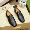 Modne męskie mokasyny Luksusowi projektanci Buty Skórzane Brązowe czarne Męskie Casual Designer Dress Shoes Slip On Buty ślubne