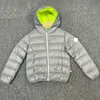 Tasarımcı Maya Kids Down Ceketler Bebek Giysileri Erkek Kızlar Fransız Marka Çocukları Coat Hooded Parka İşlemeli Rozet Kış Ceketleri K6862157