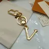 Gold Letter Key Chains Luxury Desginers Keyrings Lovers väska Tillbehör Bil Nyckelhållare för män och kvinnor gåva