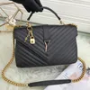 Bolsas de envelope preto 7a Ladies ombro Bolsa Messenger Bolsa de Messenger Real Hardware Framework Letters Letters Metal Fashion Carteiras pretas