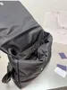 designväska stor vadderad axelväska nylon messenger väskor postman crossbody handväska metall triangel handväskor justerbar band klaff plånbok blixt