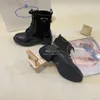 2022 Nylon Boots Martin Boots Boots Designer Designer модный съемный ремешок с мешочкой резиновой подошвы Черная белая карманная бои на молнию