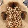 女性の毛皮のレディヒョウフェイクコート秋冬のアライグマ犬の女性ミディロングPUレザーパッチワークアウトウェアLW224
