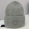 Designer Beanie Beanies Womens Winte Hat P Home Mens Pescador Chapéu Triângulo Badge Inverno Cor Quente Azul White8113695
