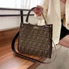 Handtasche Damentaschen des Trends Tote Canvas Damen Persönlichkeit Messenger Druck große tragbare Schulter37QM Fabrik Großhandel 70 % Rabatt