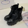 2022 Nylon Boots Martin Boots Wallet Boot Designer Fashion Brushed Removable Strap With Pouch Rubber Sole Leg Black White Zip Pocket Combat Booties Lace Up Leather