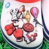 MOQ 20st PVC Cartoon Sport Boxing Shoe Decoration Charm Buckle Accessories Clog Pins knappar Dekorationer för band Armband