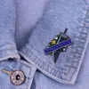 Otros accesorios de moda Final Fantasy Lindos Pel￭culas de anime Pins de esmalte duro Collect Metal Cartoon Broche Backpack Bag Bollar Bolsas de collar