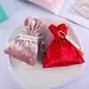 ギフトラップ20pcs/lotベルベットギフトバッグドローストリングナイロンロープソフトジュエリーパッケージウェディングクリスマスキャンディーポーチ