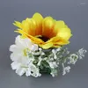 装飾的な花の結婚式のひまわり手首の花のcorsage人工花嫁の手の装飾花嫁介添人プロムパーティーのための飾り