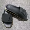 Chinelos slides sandálias clássicas femininas marca sapatos de praia impermeáveis carta sapatos de chuveiro masculino antiderrapante novo designer de borracha primavera verão sapato plataforma ao ar livre