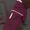 Abbigliamento per cani Impermeabile fluorescente per animali domestici Impermeabili con cappuccio impermeabili Cappotto antipioggia riflettente resistente all'usura Giacca da esterno