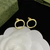 Boucles d'oreilles vintage en argent doré brillant avec lettres imbriquées