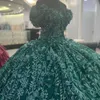 2023 Robes de Quinceanera Vert Foncé Cristaux De Luxe Corset Perlé Dos De L'épaule Fleurs Sur Mesure Sweet 16 Princesse Robe De Bal Robe Robes