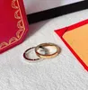 Band de créateurs de haute qualité anneaux de mode Feme Jewelry Gold Letter 2 Couleur Anneau de mariage Cadeaux pour femmes Luxury Classic Couples Anneaux Ornements