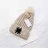 Designer gebreide hoeden winter fleece beanies dames meisjes schedel doppen motorkap trendy label rhombus breien cap buiten warm beanie oord muff kerst pluche zacht 2023