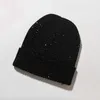 Beanie/Skull Caps Donna Solid Beanie con pietre Allover Ladies Girls Morbido cappello invernale caldo Cappelli neri femminili con cristalli neri trasparenti T221020