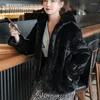 Kvinnors p￤ls 2022 Vinter varm huva imitera mink plysch vadderade kvinnor kappa stor storlek kort fast f￤rg mode
