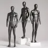 Modische Kleidung zeigt Ganzk￶rper Gro￟handel m￤nnliche Mannequin -St￤nder schwarz sitzende Erwachsene Mann Mannequins langlebige Glasfaser mit stehenden Dummy -Modellen aufweisen