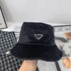 Luxurys Designer Bucket Hat Casquette de mode pour hommes et femmes Voyage en plein air Chapeaux chauds d'hiver Bonnets style bon nice333S