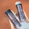 Bottiglie d'acqua trasparenti per sport all'aperto Bicchiere di plastica con manici Corda Bottiglia d'acqua portatile di grande capacità Student Waters Mug BH7807 TYJ