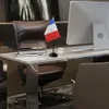 Frankreich-Schreibtischflagge, 14 x 21 cm, kleine Mini-Büro-Verhandlungstischdekoration, Flaggen mit Standfuß für Heimbüro-Dekoration
