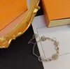 Designers Dam Armband Smycken Temperament Högkvalitativa Armband Guld Blommor Mode Charm Enkelhet Dam Kedjearmband