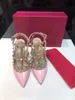 신발 샌들 지적 발가락 하이힐 펌프 양피 패션 스타일 여성 리벳 스타 특허 가죽 신부 웨딩 파티 여성 섹시한 신발 상자