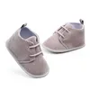 First Walkers 2022 Baby Kleinkind Mädchen Jungen gerippte feste weiche Sohle Krippenschuhe Turnschuhe Größe geboren 0 bis 18 Monate