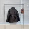 冬のパーカーデザイナーの女性ジャケットは、女性用のレターとベルトのウィンドブレーカーでコートを覆い、袖を取り外し可能なアウターウェアウォームパーカ