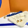 Kvinnor Utsökta fyrkantiga hängen Halsband Designermode Dam Elegance Halsband för Dam Temperament Enkla smycken Retro nyckelbenskedja