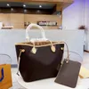 Kvinnor Designerv￤ska L￤derhandv￤skor Kvinnor H￶gkvalitativ LVS -axlar Kopplingsp￥sar med pl￥nbok Kvinnlig Mother Package Composite Bag Purse Tygv￤ska 32 cm