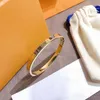 Luxury Letter Printing Bangle Designer Unisex Stainless Steel Metal Fashion Gold And Silver Simple Men Womens Couples Classic Bracelet