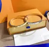 Lyxigt brevtryckarmband Designer unisex rostfritt stål Metallmode Guld och silver Enkelt Män Dam Par Klassiskt armband