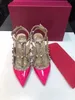 신발 샌들 지적 발가락 하이힐 펌프 양피 패션 스타일 여성 리벳 스타 특허 가죽 신부 웨딩 파티 여성 섹시한 신발 상자
