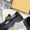 Scarpe eleganti firmate per la moda femminile Decorazione con fibbia a lettera d'oro Mocassini con plateau 100% pelle bovina punta tonda Muffin cake fondo spesso Scarpa da donna con scatola