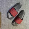 Casual Tofflor G Nya Designer Dam Märke Sandaler Klassiska Män Tryck Bokstav Strandskor Lyxigt Läder Inomhus Utomhus Vattentät Flip Flops Vintage Sommarplattform