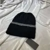 2023 New Designer Fashion Beanies Hats Men039s e Women039s Modelos Bonnet Baneio de lã de malha de lã Plus Velvet Skulli7429757