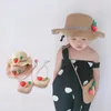 Hoeden 10 stks meisjes kinderen kinderen klassieke brede zon hoed zomer straw cap tas voor strandreizen opvouwbare wortel aardbeiendecoratie