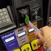 Bonito extrator de cartão de crédito pompom chaveiros acrílico sacador de cartão de débito para unhas compridas atm chaveiro cartões clipe ferramentas para unhas