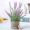 Planta de simulação de flores decorativas plantas artificiais plantas de lavanda pequenas decoração de escritório de escritórios Fossos Acessórios para decoração de flores domésticas