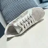 Scarpe eleganti 2022 Nuove donne a bassa testa bassa in pizzo leggero non slip casual classiche sneaker di moda stradale