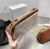 Kadınlar PU Deri Omuz Çantaları Moda Zinciri Kuzu Yün Crossbody Bag Tasarımcı Fermuar Çantaları Kış Peluş Çanta Cüzdan Taşınabilir Kadınlar Messenger Çantası