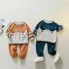 衣類セットベイビー2022秋の冬の幼児の子供セーターファッション編み物ステッチスーツ漫画生まれた男の子服