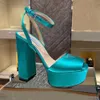 Новые узоры сандалии женские туфли для женских женских женщин с сандал -платформой насосы классическая треугольная пряжка с украшением 140 -мм женских роскошных дизайнеров обувь