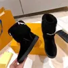 2022 New Fashion Botas de neve Sapatos casuais meninas sapatos de pele de carneiro meio tornozelo couro laureado liso inverno macio quente marrom preto purro com qualidade superior