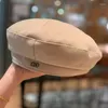 Berets Eine Frau#39 ;'s Beret Hut Modedekoration Retro Maler Pure Color einfache und vielseitige Knospenkappe