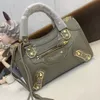 Borsa da città Neo Classic Medium Handbag in fibra di carbonio argentata hardware argento invecchiato borsa a tracolla di lusso in pelle martellata di design Borsa a tracolla regolabile